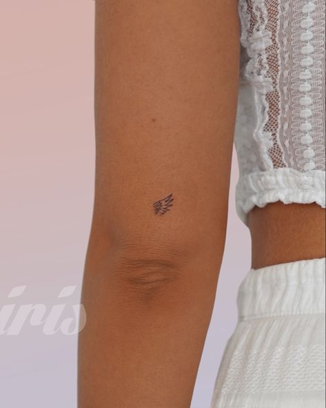 Angel Dainty Tattoo, Angel Tattoos Small, Dainty Wings Tattoo, 444 Angel Wings Tattoo, Angel Finger Tattoo, Small Tattoos Angel Numbers, Angel Mom Tattoo, Mini Angel Tattoo, Wing Tattoo Small