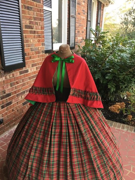 100% Cotton Civil War Dress/Dickens costume/Victorian dress. http://www.cumberlandriversutlery.com/ms-clauschristmasholiday-gowns.html Dickens Costumes Women, Victorian Christmas Outfit, Diy Victorian Costume, Victorian Christmas Dress, Dickens Dress, Mrs Claus Outfit, Xmas Carols, Scrooge Christmas, Charles Dickens Christmas