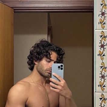 2c Hair Men, Arcane Faces, Andrew Georgiades, Long Curly Black Hair, Boyfriend Hair, Long Messy Hair, Long Curly Hair Men, Mens Hairstyles Curly, Men's Curly Hairstyles