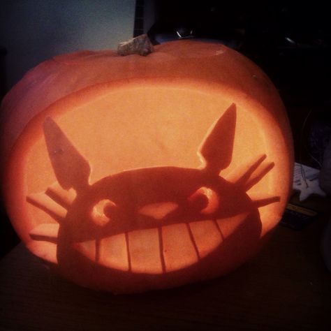 Totoro pumpkin I carved <3 My Neighbor Totoro Pumpkin Carving, Pochita Pumpkin Carving, Video Game Pumpkin Carving, Totoro Pumpkin Carving, Pumpkin Carving Tutorial, Totoro Pumpkin, Animal Crossing Pumpkin Carving, Studio Ghibli Pumpkin, One Piece Pumpkin Carving