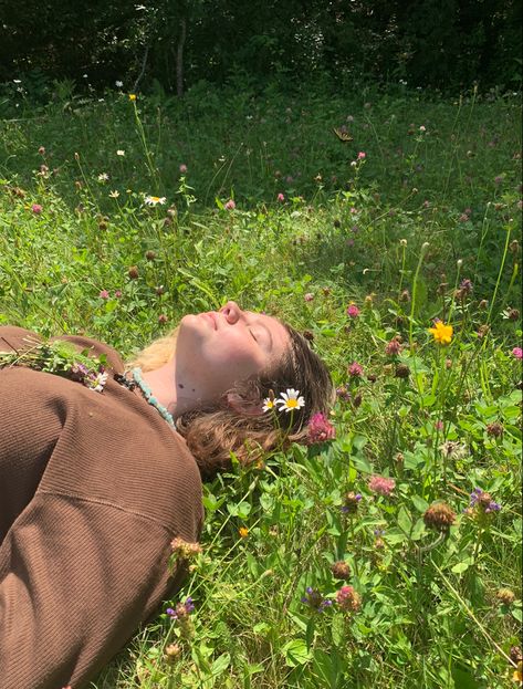 Single Aesthetic Pictures, Side Profile Laying Down, Person Laying In Flower Field, Laying In A Field Aesthetic, Laying In The Sun Aesthetic, People Laying Down, Laying Down In Flowers, Laying In Grass Aesthetic, Sunny Flower Field