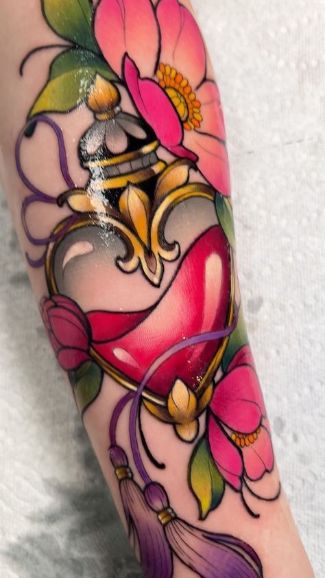 Beautiful Flower Tattoos For Women, Flower Tattoos For Women, Summer Tattoos, Traditional Tattoo Woman, Watercolor Rose Tattoos, Neo Tattoo, Tattoo Uk, Pink Tattoo, Retro Tattoos