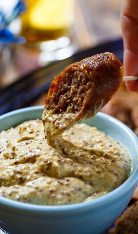 Grilled Johnsonville Sausage with Horseradish Mustard Sauce Horseradish Mustard, Grilled Bratwurst, Horseradish Recipes, Grilled Brats, Brats Recipes, Bratwurst Recipes, Spicy Southern Kitchen, Summer Appetizers Easy, Oktoberfest Food