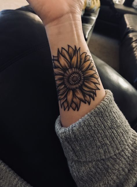 Sunflower tattoo Sunflower Tattoo With Shading, Sunflower Tattoo On Elbow, Knee Sunflower Tattoo, Sunflower Knee Tattoo, Shaded Sunflower Tattoo, Sunflower Neck Tattoo, Yellow Sunflower Tattoo, Sunflower Fine Line Tattoo, Sunflower Hand Tattoo