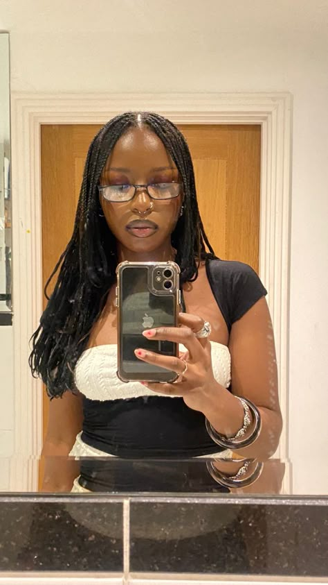 Bayonetta Glasses Black Women, Feathered Braids Black Women, Feathered Braids, Feather Braids, Glasses Black Women, Braided Hairstyles With Beads, Trendy Braided Hairstyles, Hairstyles With Beads, Feather Braid