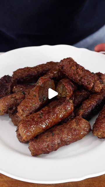 Gulas Grub on Instagram: "Qepaba/Cevapi - episode 1 of my new series Balkan Bangers!   And yes I put PARSLEY in my Qepaba - come for me!   500g Mince beef, 1 grated onion, 20g parsley, 1 TBSP flour, 1 TSP bicarbonate, 50ml sparkling water, seasonings:  1 TSP each or paprika, pepper and vegeta (Balkan vegetable powder) and chilli powder.   Comment below what Balkan recipes I should make next!   #qepaba #cevapi #balkan#balkanfood #series" Savoury Minced Beef Recipes, Kufteh Recipe, Mince Recipes Beef, Beef Mince Recipes Dinners, Mince Meat Recipes, Mince Beef Recipes, Cevapi Recipe, Minced Meat Recipes, Beef Mince Recipes