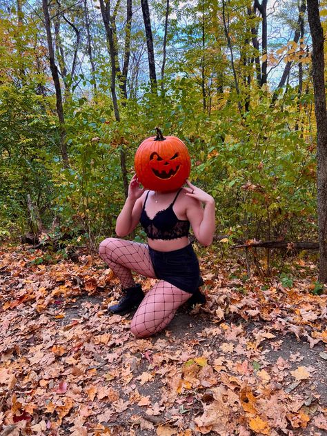 Pumpkin head photo inspiration #pumpkinhead #halloween #halloweenvibes #fall #october #spooky #halloweenpumpkins Pumpkin Head Mask, Pumpkin Photography, Horror Photography, Pumpkin Patch Photoshoot, Pumpkin Queen, Pumpkin Photos, Pumpkin Head, Photography Poses Women, Pumpkin Patch