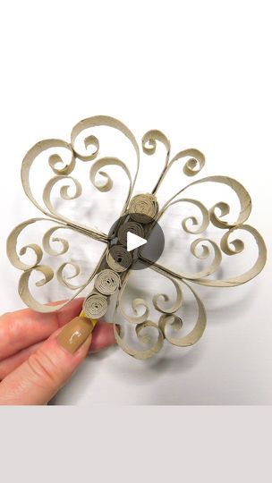 Paper Roll Butterfly, Tissue Roll Crafts, Paper Towel Roll Art, Cardboard Relief, Toilet Roll Art, Easy Recycled Crafts, Toilet Paper Roll Diy, Paper Butterfly Crafts, Paper Roll Art