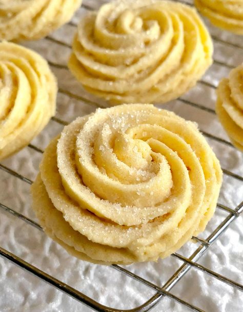 Easy Piped Butter Cookies Piped Butter Cookies Recipe, Butter Piped Cookies, Piped Cookies Recipe, Piped Butter Cookies, Piped Christmas Cookies, Piped Cookies, Viennese Biscuits, Butter Cookies Christmas, Cheesecake Bar