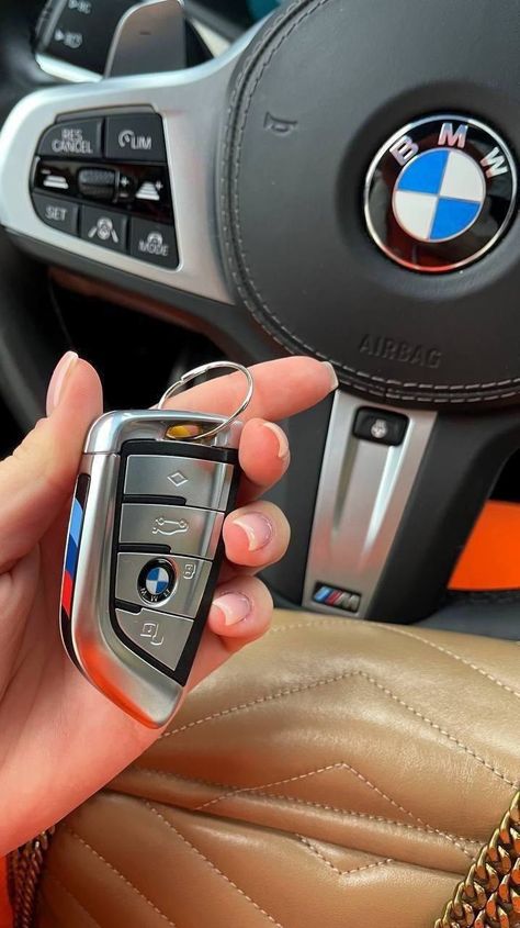 Aesthetic Car Accessories, Buying Your First Car, Bmw Key, Tokyo Drift Cars, Hd Photography, Tokyo Drift, Super Fast Cars, Rolls Royce Wraith, Car Organization