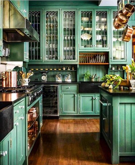 25 Unusual Kitchens That Will Inspire Your Next Makeover Green Kitchen Designs, Dark Green Kitchen, Model Dapur, Best Kitchen Cabinets, Kabinet Dapur, Green Kitchen Cabinets, Farmhouse Kitchen Cabinets, Classic Kitchen, Green Cabinets