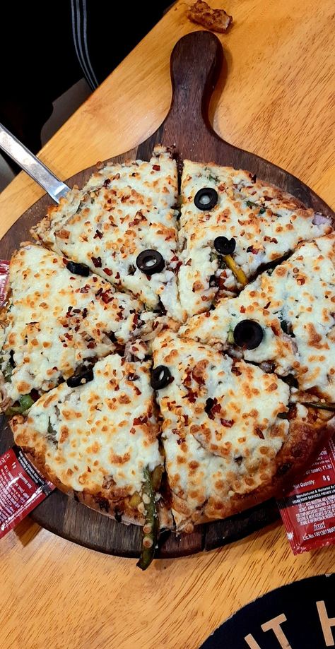 Pizza Cafe Snap, Pizza Snapchat Story Night, Food Cravings Snapchat, Pizza Snapchat Story, Hyderabad Snaps, Food Snapchat Story, Snack Pictures, Food Snap, Eating Food Funny