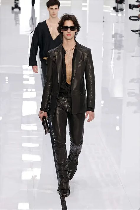 Men Runway Fashion, Male Catwalk, Fashion Men Runway, Odd Clothes, Acquaintance Party, Dsquared2 Menswear, Men Outfits Aesthetic, Male Design, Mens Runway