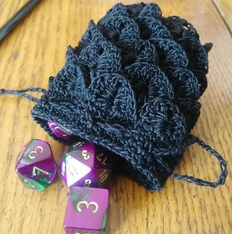 27 Free Dice Bag Crochet Patterns Perfect for TTRPGs - Yarnique Crochet Dice Pattern, Crochet Dice Bag, Crochet Dice, Dice Pattern, Dragon Crochet, Bag Crochet Pattern, Dice Bag, Dragon Scale, Bag Crochet