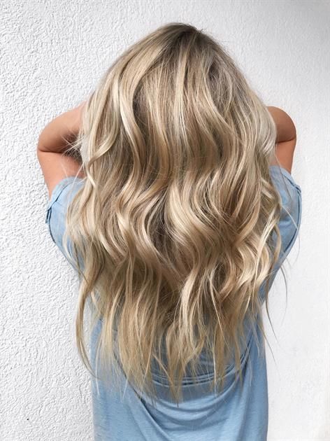 How to Prep and Style Hair for Perfect Beach Waves - Hairstyling & Updos - Modern Salon How To Get Beach Waves, Wave Blowout, Beach Waves Long Hair, Bang Inspo, Workout Photography, Wave Curls, Babylights Balayage, Perfect Beach Waves, Wave Perm