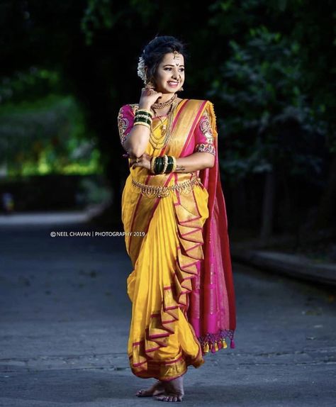 Beautiful Marathi bride looks stunning in bridal wear #marathi #bride #indianwedding #bridalwear #bridesmaids #bridal Marathi Saree, Maharashtrian Saree, Bride Looks, Marathi Bride, Lehenga Saree Design, Nauvari Saree, Saree Wearing Styles, Saree Wearing, Saree Draping Styles