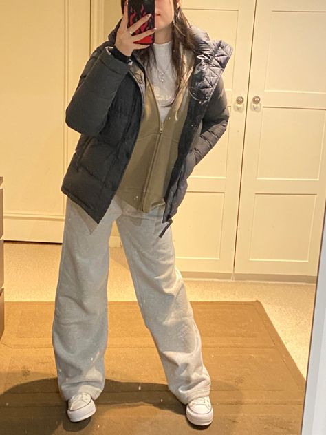 Tna Wide Leg Sweatpants, Grey Wide Leg Sweatpants Outfit, Wide Leg Sweatpants Outfit, Tna Super Puff, Converse High Top, Converse Platform, Super Puff, Semi Realistic, Sweatpants Outfit