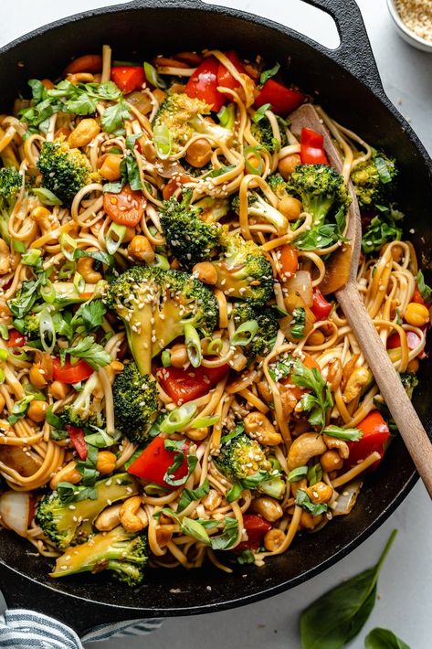 Vegan Stir Fry Noodles, Easy Sesame Noodles, Vegan Stirfry, Homemade Stir Fry Sauce, Homemade Stir Fry, Fry Noodles, Vegetarian Stir Fry, Main Recipes, Vegan Stir Fry