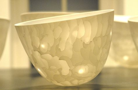 Translucent Porcelain Pottery, Vase Forms, Carved Porcelain, Porcelain Light, Translucent Porcelain, Basel Switzerland, Verre Design, Ceramic Artwork, Clay Bowl