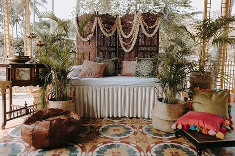 Intimate Home Wedding On Your Mind? 20+ DIY Decor Ideas You Must See! Intimate Home Wedding, Diy Your Wedding, Pretty Furniture, Sofa Images, Wedding Home Decoration, Wedding Decoration Ideas, Simple Wedding Decorations, Mandap Decor, Wedding Decor Ideas