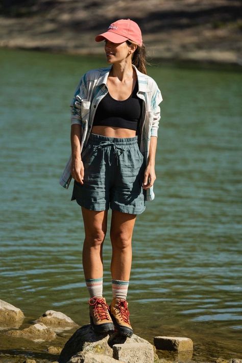 Camping Aesthetic Outfits, Camping Attire, Cute Camping Outfits, Kayaking Outfit, Outdoorsy Outfits, Camping Outfits For Women, Granola Outfits, Outdoorsy Style, Hiking Fits