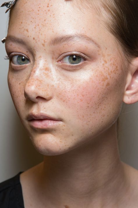 Sara Grace Wallerstedt Sara Grace Wallerstedt, Sara Grace, Model Polaroids, Skin Aesthetic, Portraits Female, Women With Freckles, Face References, Beautiful Freckles, Cogito Ergo Sum