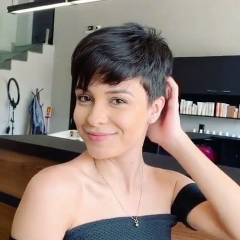 Different Hair Cut, Punky Hair, Pixie Bob Hair, Growing Out Hair, Short Shaved Hairstyles, Cute Short Haircuts, Short Hair Pixie, Really Short Hair, Short Hair Pixie Cuts