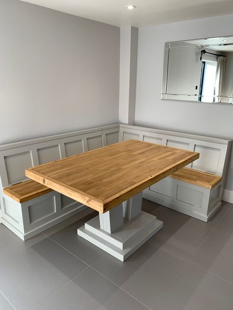 Built In Dinning Room Bench Corner, Kitchen Corner Seating Built Ins, Table Built In Bench, Dining Table Storage Bench, Corner Dinner Table Bench, Kitchen With Bench Seating Built Ins, Corner Dining Area Bench Seat, Built In Corner Dining Table, Dining Table Corner Bench