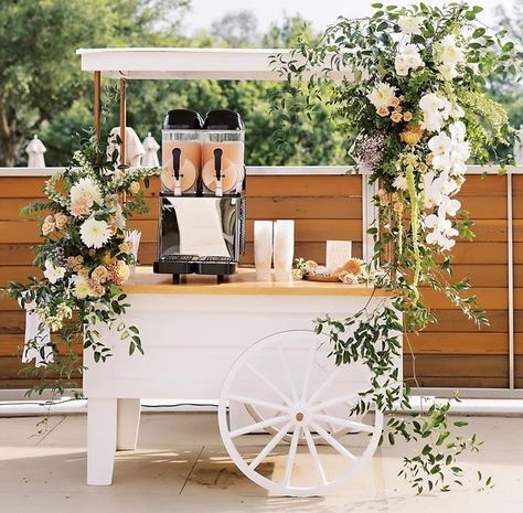 Frose Cart Wedding, Mimosas Bar, Flower Bar Ideas, Wedding Bar Cart, Garden Kitchens, Party Moodboard, Foodtrucks Ideas, Party Rental Ideas, Mobile Bar Cart