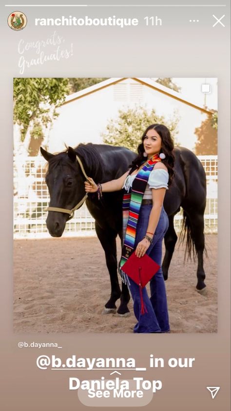 Graduation Pictures With Horses, Horse Graduation Pictures, Senior Picture Ideas Mexican, Mexican Graduation Pictures, Mexican Senior Pictures, Latina Graduation Pictures, Western Graduation Pictures, Western Photo Shoots, Grad Picture Ideas