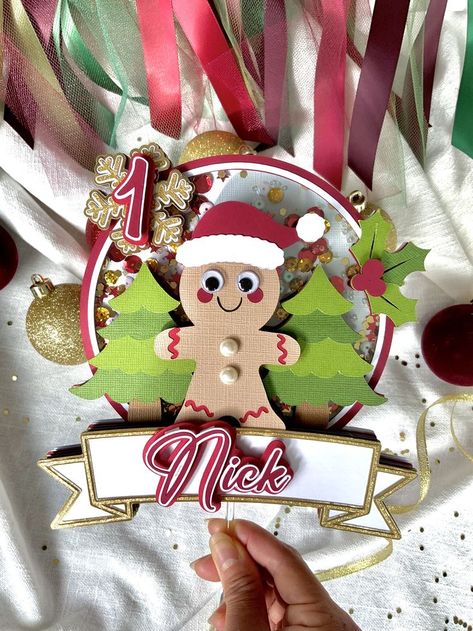 Christmas Birthday Decor, Cardstock Cricut, Christmas Birthday Cake, Christmas Cake Topper, Christmas Topper, Cake Name, Gingerbread Cake, Themed Birthday Party, Birthday Decor