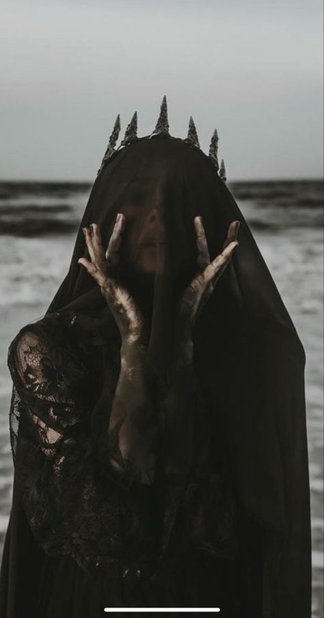 Halloween Photography, Dark Paradise, Dark Soul, Halloween Photoshoot, Season Of The Witch, Halloween Photos, Witch Aesthetic, Black Veil, Fantasy Aesthetic