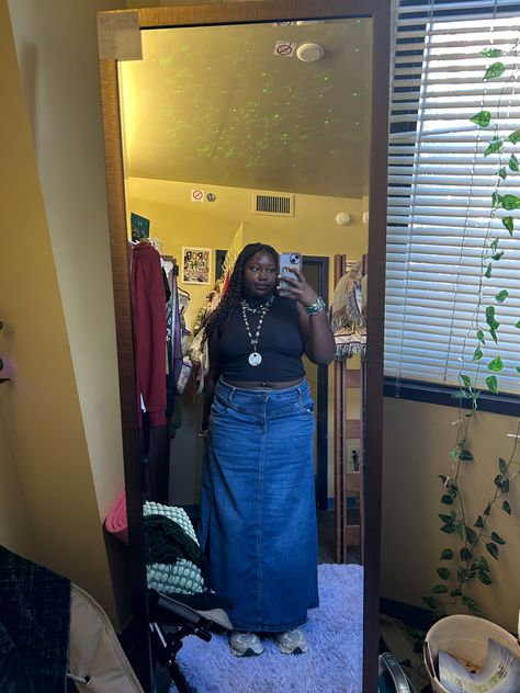 Maxi denim skirt, long skirt, mid size fashion Jean Skirt Outfits Plus Size, Long Jean Skirt Outfits, Long Denim Skirt Outfit, Cargo Skirt Outfit, Maxi Jean Skirt, Jean Skirt Outfits, Long Jean Skirt, Accessory Inspo, Mid Size Fashion