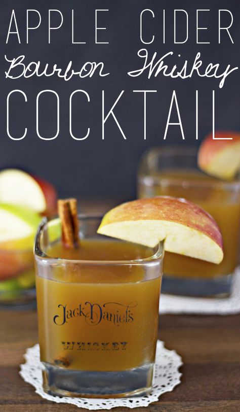 Apple cider bourbon whiskey cocktails are easy to make for a crowd using a crock pot. Perfect for fall weather and football season! Fancy Tailgate, Cold Weather Cocktails, Football Cocktails, Football Drinks, Apple Cider Bourbon, Pumpkin Cider, Warm Cocktails, Tailgate Essentials, Whisky Cocktail