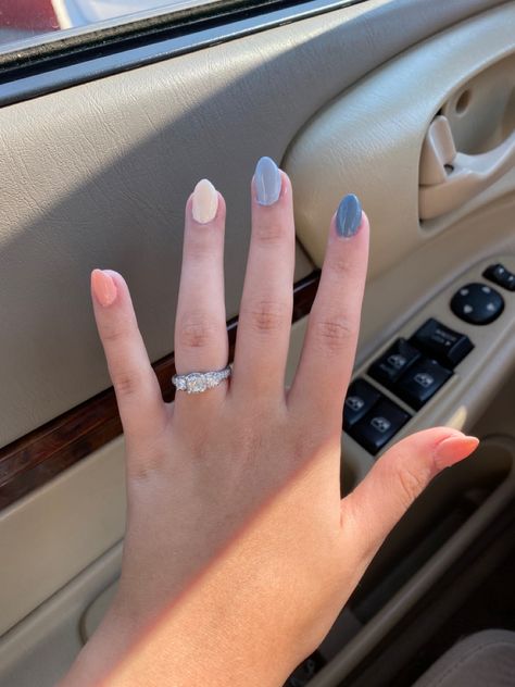 Oval Nails For Summer, Nails Inspiration Short Oval, Short Almond Shaped Nails Designs Summer, Plain Oval Nails, Cute Short Almond Acrylic Nails Designs, Really Short Oval Nails, Oval Nails Colors, Gel Nails Short Oval, Shirt Almond Nails