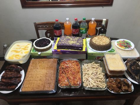 Christmas party foods #christmas #food #foodphotography Christmas Filipino Food, Christmas Party Foods, Filipino Christmas Recipes, Birthday Foods, Food Pranks, Festival Food, Christmas Feast, Philippines Food, Friendship Photoshoot