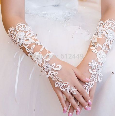 MUST-HAVE Quince Accessory: GLOVES! - Quinceanera Purple Butterfly Quince, Gorditas Recipe, Butterfly Quince, Sheer Gloves, Wedding Gloves, John Keats, First Communion Dresses, Wedding Glasses, Glamorous Dresses