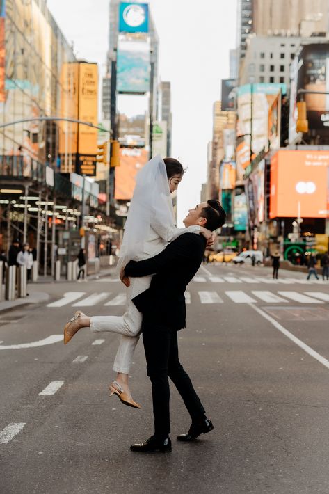 Prewedding Photography Casual, Prenup Photos Ideas, Prenuptial Photoshoot, New York Engagement, Prewedding Outdoor, Pre Wedding Photoshoot Outfit, Korean Wedding Photography, Wedding Photo Studio, Wedding Photoshoot Props