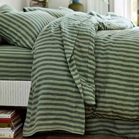 Fun Bedding For Adults, Room Inspo Green, Mix And Match Bedding, Striped Bed, Piglet In Bed, Uni Room, Striped Bedding, Room Styles, Dream Land