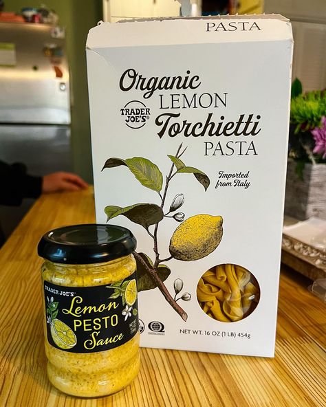 trader joe’s is popping off with all the new lemon products!🍋 their lemon torchietti pasta with their new lemon pesto sauce!! throw in some fresh basil, mozzarella cheese, and sun-dried tomatoes!! • #traderjoes #pasta #recipe #italianfood #foodie #foodblog #foodblogger #yum Trader Joe’s Lemon Pesto Ideas, Lemon Torchietti Pasta Recipe, Lemon Pesto Sauce, Pesto Ideas, Lemon Pesto Chicken, Basil Mozzarella, Lemon Pesto, Sun Dried Tomatoes, Pesto Sauce