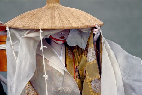 Weimao & Mili: Chinese Veil Hat 帷帽 Chinese Hat, Woman Riding Horse, Matsuri Festival, Japanese Traditional Clothing, Womens Straw Hats, Hat Aesthetic, Veiled Hats, Round Hat, Japanese Outfits