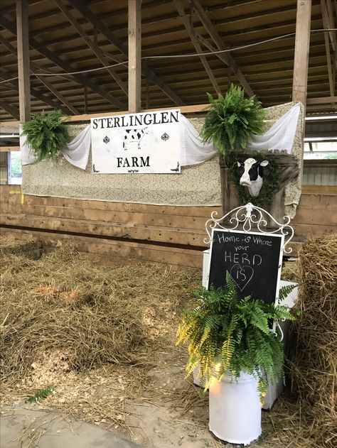 Diy County Fair Decorations, County Fair Booth Display Ideas, Livestock Show Stall Decorations, Cow Stall Decorations For Fair, Fair Signs For Animals, Goat Pen Decorations Fair, County Fair Stall Decorations Ideas, 4h Fair Stall Decorations, Fair Pen Decorating Ideas