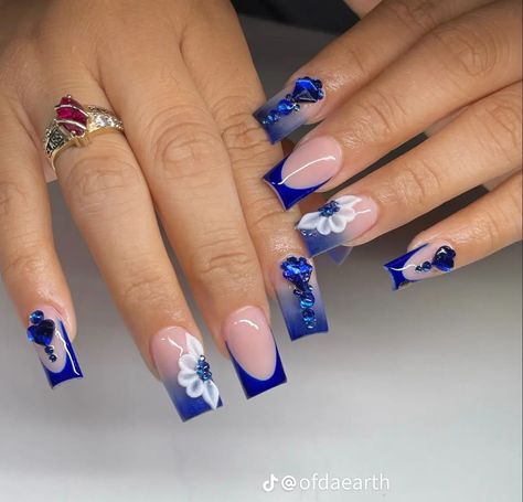 Blue Nail Designs With Charms, Navy Blue Quince Nails, Zeta Nails, Royal Blue Quince Nails, Manicure Azul, Nails Acrylic Flower, Blue Bling Nails, Azul Nails, Blue Gold Nails