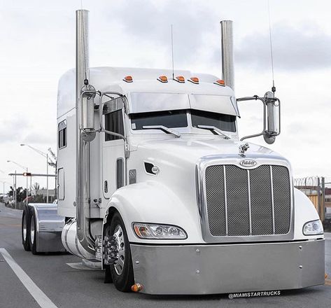 Peterbilt 386 Custom, 386 Peterbilt Custom, Peterbilt 579 Custom Trucks, Peterbilt 386, Peterbilt 579, Rodney Smith, Quick Pics, Customised Trucks, White Truck