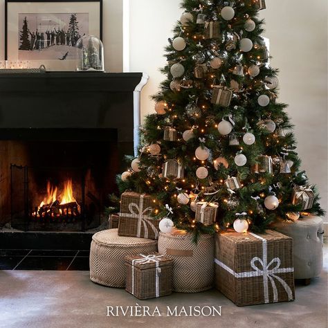 Natural Christmas Tree Decor, Natural Christmas Tree, Christmas Tree Decor Ideas, Tree Decor Ideas, 11 November, Natural Christmas, Riviera Maison, Christmas Tree Decor, Christmas Decorations Rustic