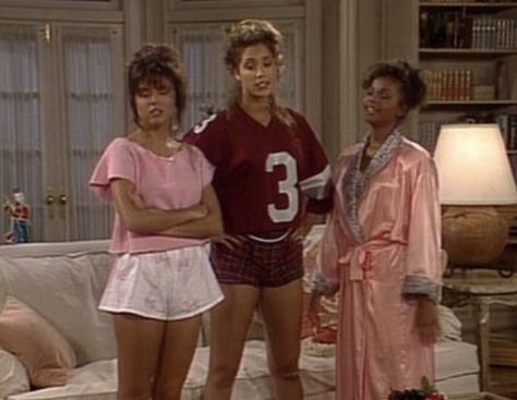 90 Pajamas, 90s Pijama, 80s Pajamas Aesthetic, 90s Pyjamas, 80s Pijama, Kim Parker Outfits, Kelly Kapowski Style, 80s Loungewear, Casual 80s Outfits