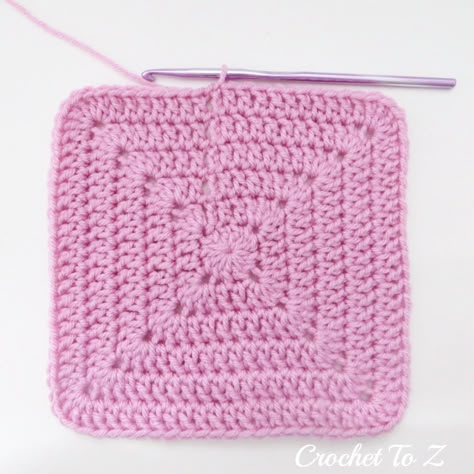 So many things you can make starting with a basic square like this! And all you need to know is the Double Crochet (DC) stitch. Abbreviations/stitches use Crochet Granny Square No Gaps, Crochet Solid Granny Square Pattern Free, No Gap Granny Square, Solid Granny Square Pattern Free, Crochet Granny Squares Patterns, Granny Square Pattern Free, Hekel Patrone, Solid Granny Square, Bella Coco