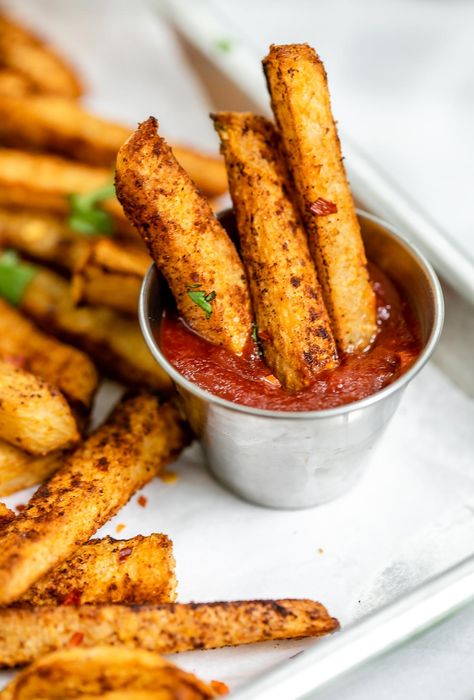 Jicama Recipes, Jicama Recipe, Jicama Fries, Roasted Fingerling Potatoes, Carb Alternatives, Baked Fries, Fries Recipe, Low Carb Paleo, Low Carb Yum