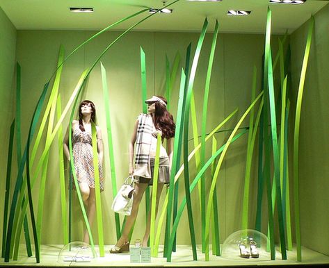 Window display - We love shops and shopping - seanmurrayuk.com & www.facebook.com/shoppedinternational Spring Window Display, Display Visual Merchandising, Minimalist Window, Vitrine Design, Decoration Vitrine, Summer Window, Store Window Display, Visual Merchandising Displays, Store Window Displays