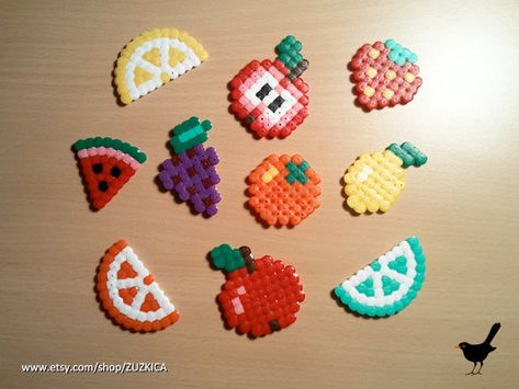 Fruits en perles Hama Fruit Magnets, Mini Hama Beads, Pixel Beads, Fusion Beads, Pony Bead Patterns, Hama Beads Design, Diy Perler Bead Crafts, Perler Crafts, Bead Sprite